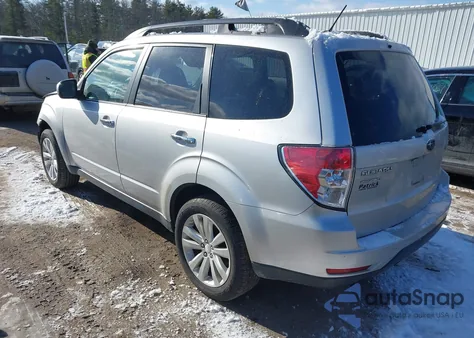2011 Subaru Forester 2.5X Premium z USA, uszkodzony, nr VIN JF2SHACC9BG702651